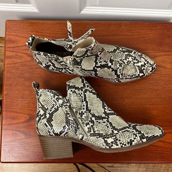 Mia Auden Snake Print Ankle Booties Size 8.5 - Picture 5 of 12